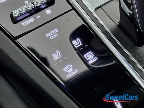 Used 2023 Porsche Cayenne Turbo image 32