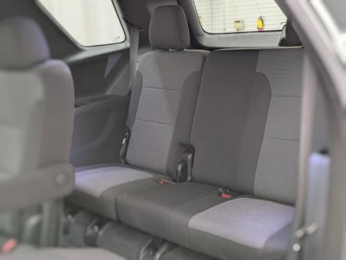 Used 2023 Chevrolet Traverse LT image 12