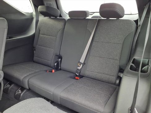 Used 2025 Chevrolet Traverse LT image 25