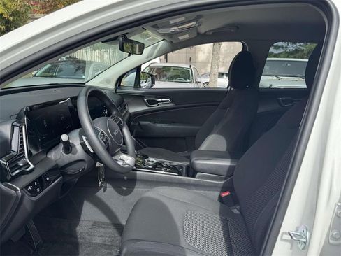 Used 2023 Kia Sportage LX image 19