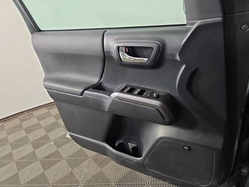 Used 2023 Toyota Tacoma TRD Off-Road w/ TRD Premium Off Road Package image 33