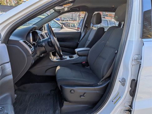 Used 2021 Jeep Grand Cherokee Laredo image 20