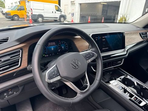 Used 2026 Volkswagen Atlas SE FWD image 9