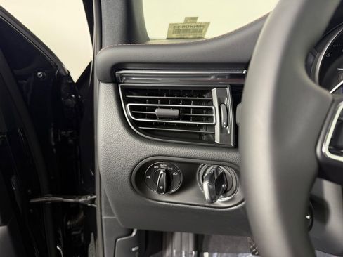 New 2026 Porsche Macan AWD/4WD image 27