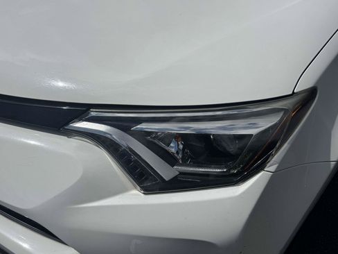 Used 2018 Toyota RAV4 SE w/ Power Extra Value Package AWD/4WD image 8