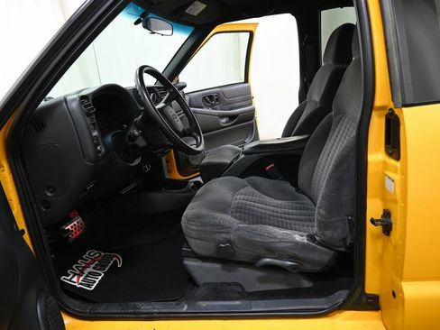 Used 2002 Chevrolet S10 Pickup LS w/ LS Preferred Equipment Group image 8