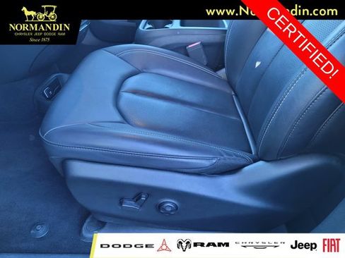 Certified 2025 Chrysler Pacifica Select FWD image 16
