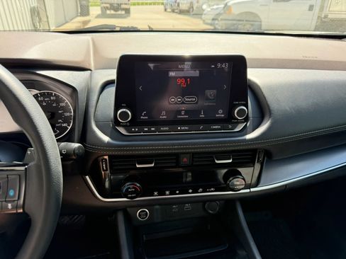 Used 2022 Nissan Rogue SV FWD image 18