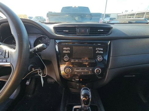 Used 2017 Nissan Rogue S w/ Appearance Package FWD image 11