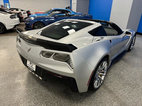 Used 2016 Chevrolet Corvette Z06 w/ 3LZ Preferred Equipment Group RWD image 9
