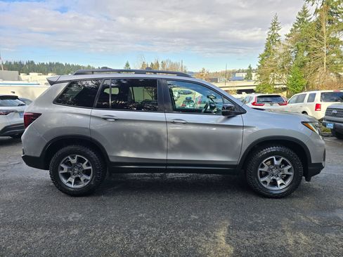 Used 2022 Honda Passport TrailSport image 2