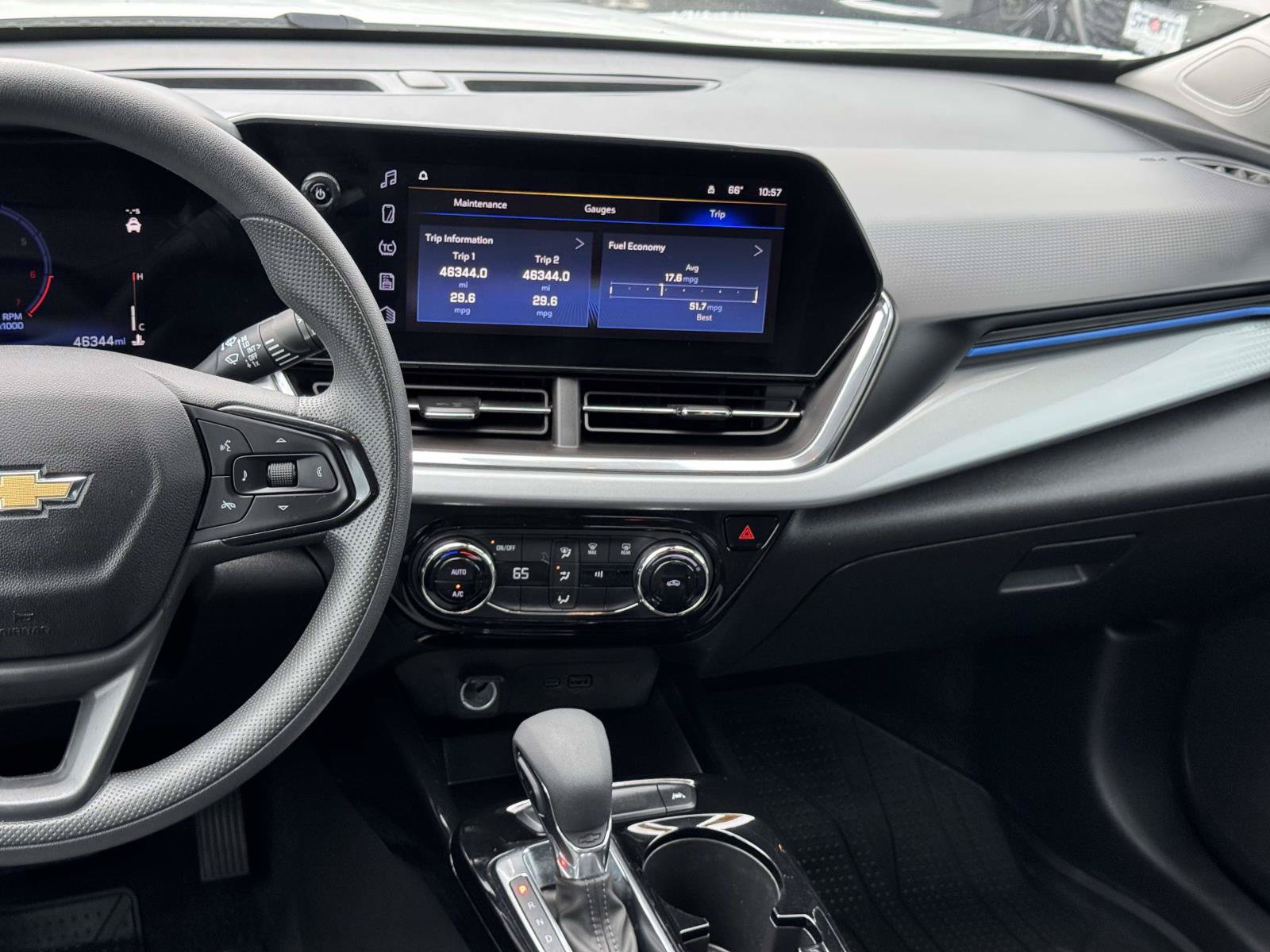 Used 2024 Chevrolet Trax LT FWD image 3