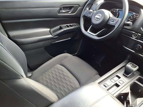 Used 2023 Nissan Pathfinder S image 9