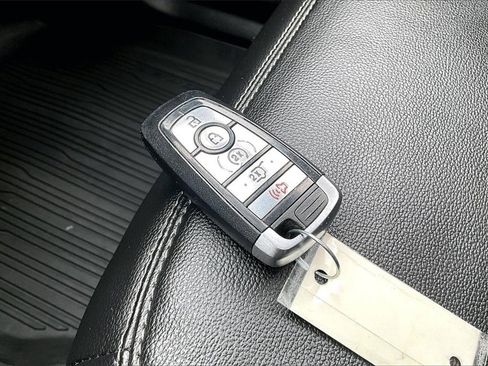 Certified 2022 Ford Explorer Limited w/ Equipment Group 301A image 12