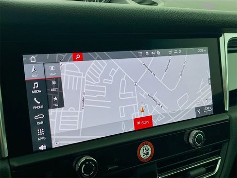 Certified 2025 Porsche Macan image 16