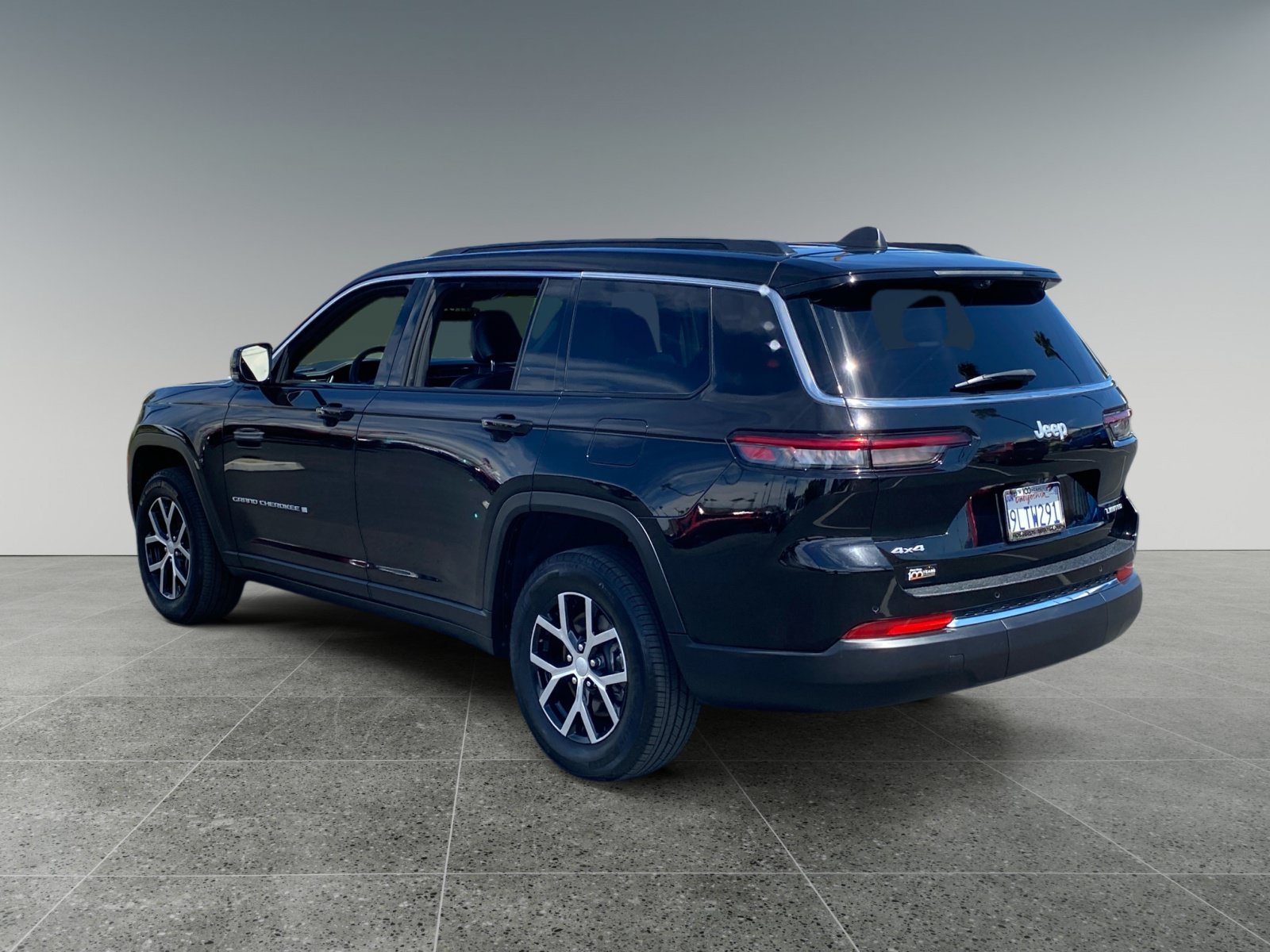 Used 2024 Jeep Grand Cherokee L Limited w/ Luxury Tech Group II AWD/4WD image 3