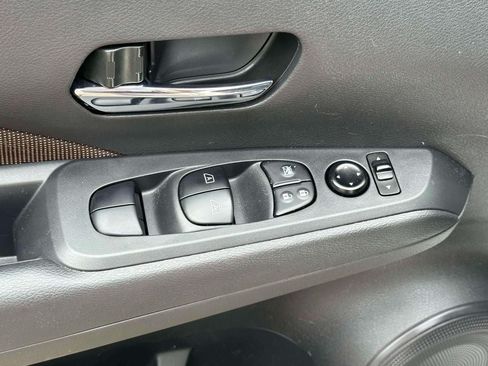 Used 2023 Nissan Kicks SR FWD image 16