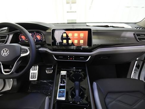 New 2026 Volkswagen Atlas Peak Edition AWD/4WD image 2