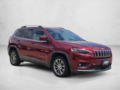 Used 2019 Jeep Cherokee Latitude Plus w/ Comfort/Convenience Group FWD image 3