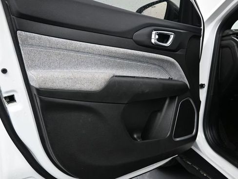 Used 2025 Jeep Compass Sport image 12