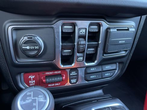 Used 2025 Jeep Gladiator Rubicon image 13