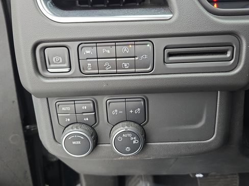 Used 2022 Chevrolet Tahoe Z71 w/ Luxury Package image 27