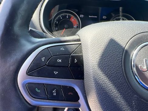 Used 2019 Jeep Cherokee Limited AWD/4WD image 18