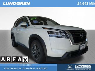 Used 2024 Nissan Pathfinder SV image 1