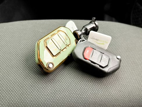 Used 2022 Jeep Wrangler Unlimited Sport w/ Sun And Sound Package image 34