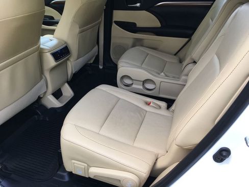 Used 2019 Toyota Highlander Limited AWD/4WD image 27