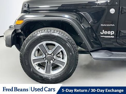 Used 2022 Jeep Wrangler Unlimited Sahara w/ LED Lighting Group AWD/4WD image 38
