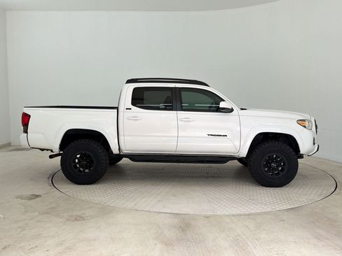 Used 2019 Toyota Tacoma SR5 image 8