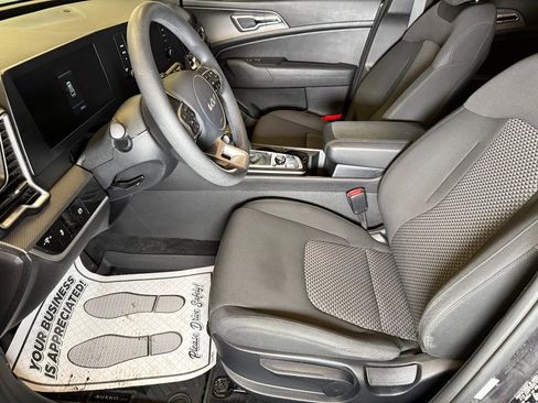 Used 2023 Kia Sportage LX image 8