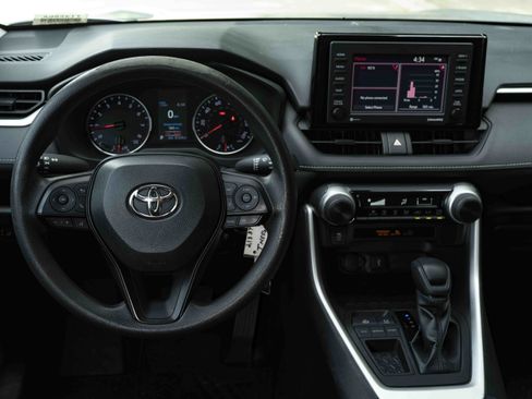 Used 2022 Toyota RAV4 LE FWD image 17
