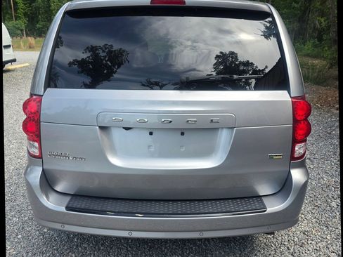 Used 2019 Dodge Grand Caravan SE FWD image 11