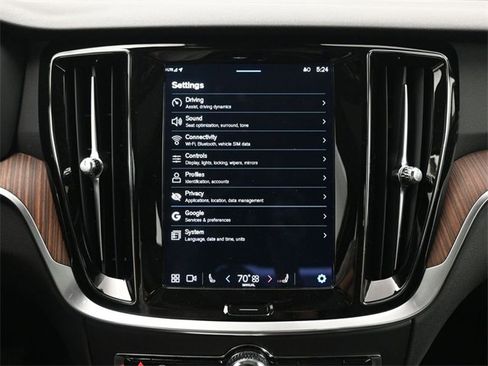 Used 2023 Volvo S60 B5 Plus image 15