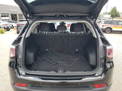 Used 2018 Jeep Compass Sport w/ Tech Group FWD image 15