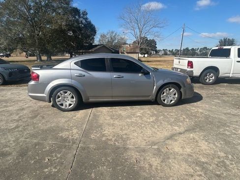 Used 2014 Dodge Avenger SE image 3