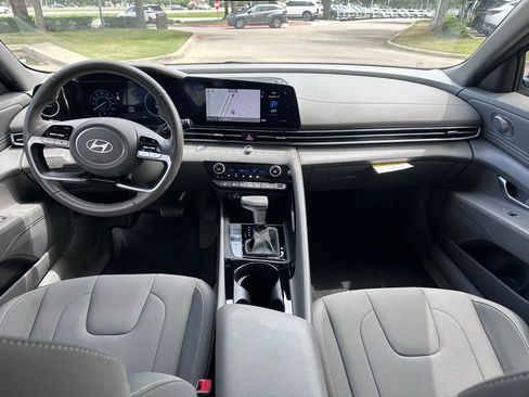 Used 2024 Hyundai Elantra SEL w/ Convenience Package FWD image 17