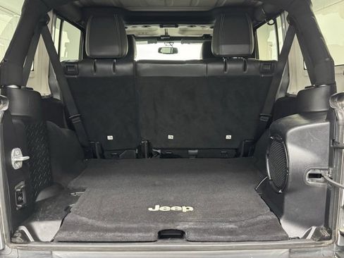 Used 2014 Jeep Wrangler Unlimited Freedom Edition image 29