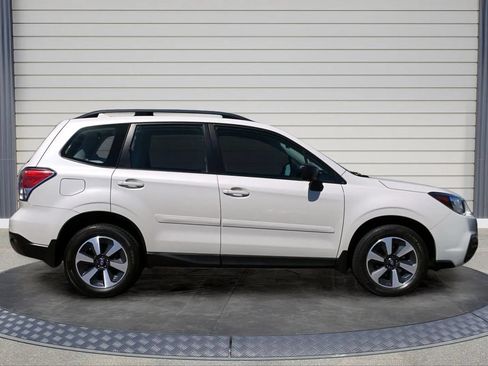 Used 2017 Subaru Forester 2.5i w/ Alloy Wheel Package AWD/4WD image 8