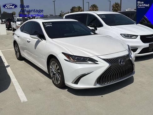 Used 2021 Lexus ES 300h w/ Luxury Package FWD image 16