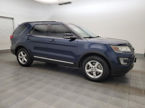 Used 2017 Ford Explorer XLT w/ Equipment Group 202A AWD/4WD image 11