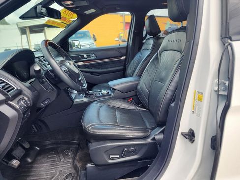 Used 2018 Ford Explorer Platinum AWD/4WD image 16