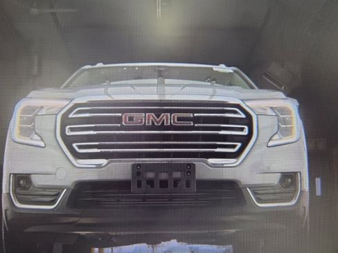 Used 2024 GMC Terrain SLT image 19