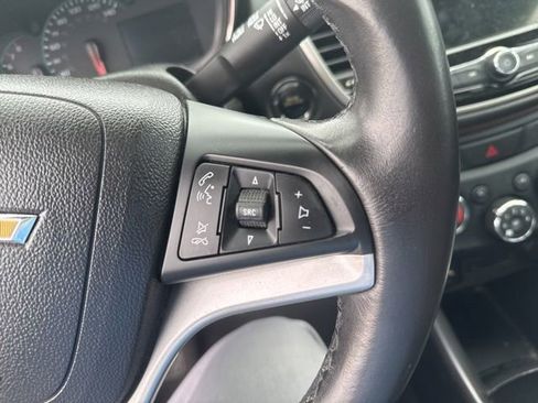 Used 2019 Chevrolet Trax LT w/ Sun & Sound Package FWD image 19