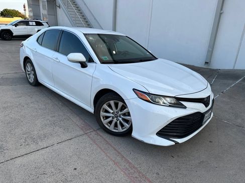 Used 2020 Toyota Camry LE w/ Convenience Package FWD image 2
