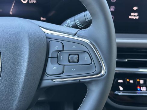 New 2025 Buick Envista Avenir image 9