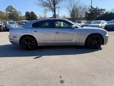Used 2014 Dodge Charger SXT w/ Blacktop Package image 8