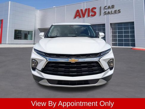 Used 2025 Chevrolet Blazer LT FWD image 2